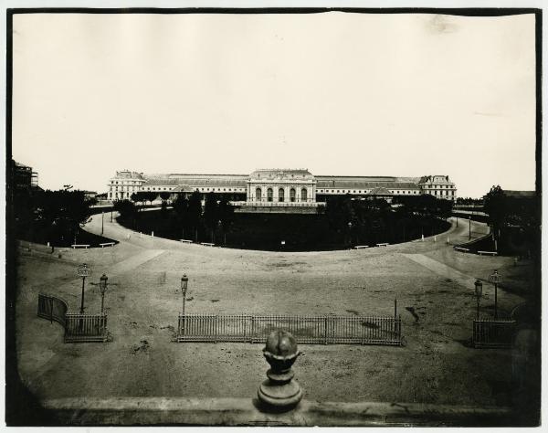 Milano - Vecchia Stazione Centrale - Barriera di Principe Umberto - facciata - giardino frontale