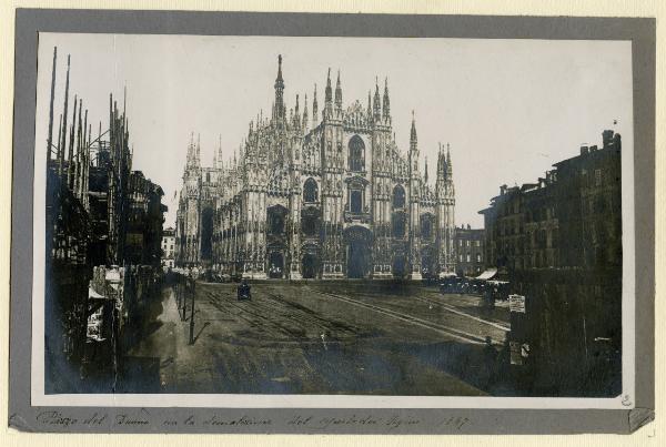 Milano - Piazza del Duomo - Cattedrale - Portico dei Figini