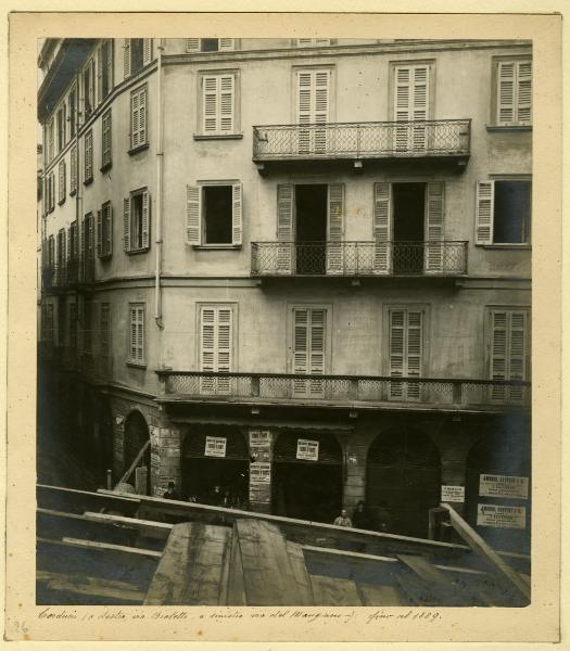 Milano - Piazza Cordusio - Via Mangano - Palazzi