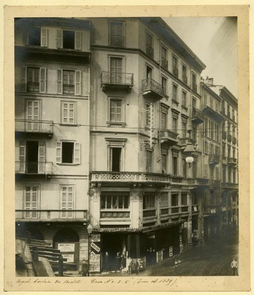 Milano - Piazza Cordusio - Via Broletto - Palazzi