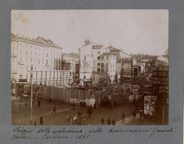 Milano - Piazza Cordusio - Cantiere per la costruzione delle Assicurazioni Generali Venezia