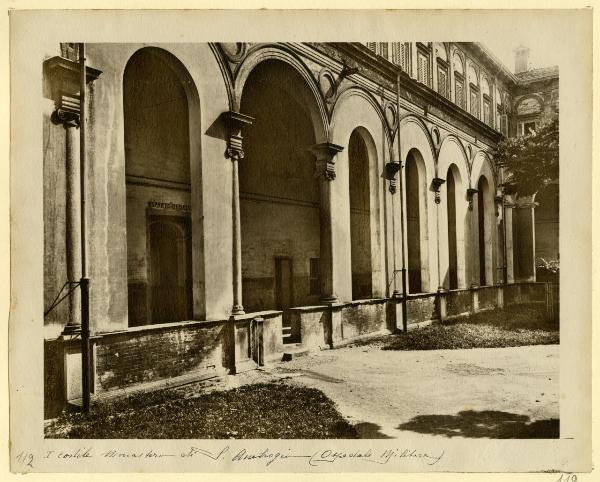 Milano - Piazza S. Ambrogio - Monastero di S. Ambrogio - Ospedale militare - Cortile