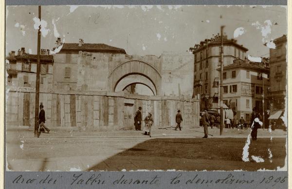 Milano - Pusterla dei Fabbri - Lavori di demolizione