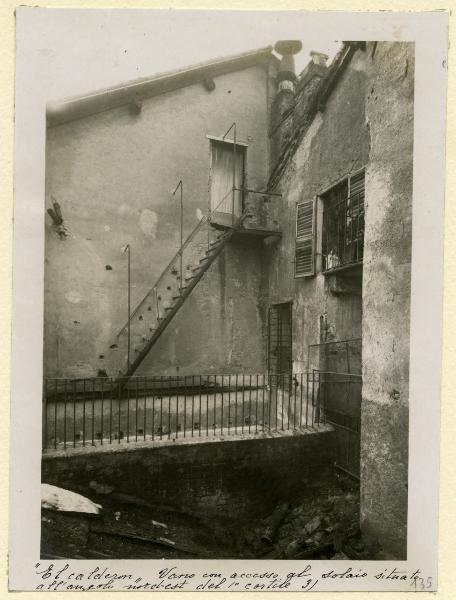 Milano - Via Cappuccini - "El Calderon" - Cortile - Scale