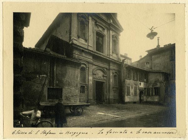 Milano - Via Borgogna - Chiesa di S. Stefano in Borgogna - Facciata - Case