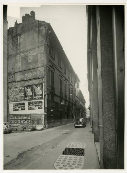 Milano - via San Pietro all'Orto - manifesti