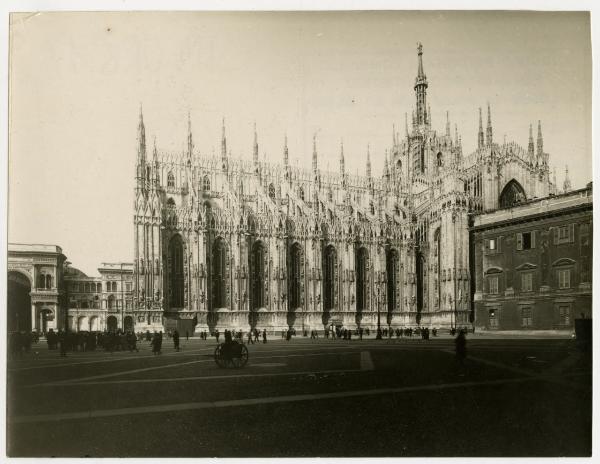 Milano - piazza del Duomo - Duomo - Arco d'ingresso della Galleria Vittorio Emanuele II - Palazzo Reale