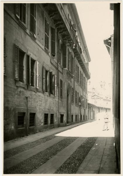 Milano - via dell'Annunciata