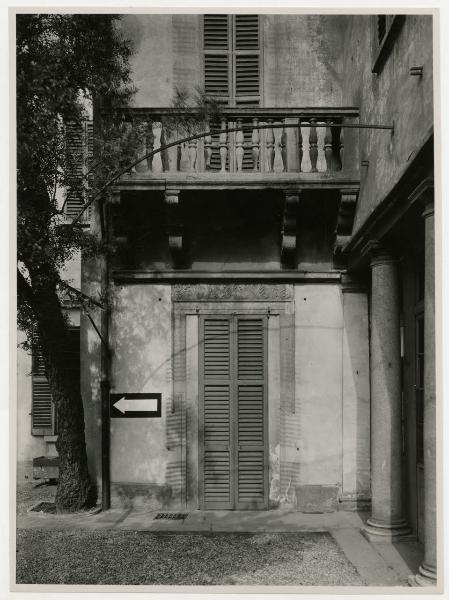 Milano - via della Chiusa 9/11 - Convento delle Canossiane - cortile - particolare