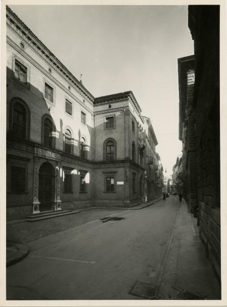 Milano - via Santo Spirito 7 - seconda casa Bagatti Valsecchi - facciata - scorcio