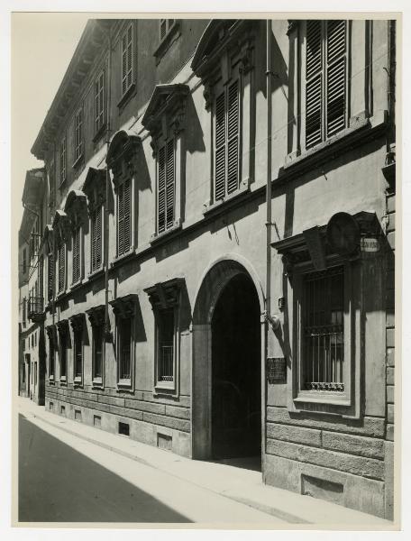 Milano - via degli Amedei 2 - Palazzo Mazenta - facciata - scorcio