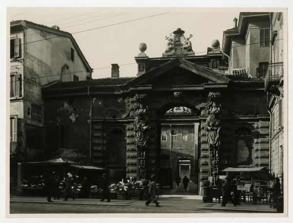 Milano - Veduta animata - Corso Venezia 29 - Palazzo del Seminario - portale