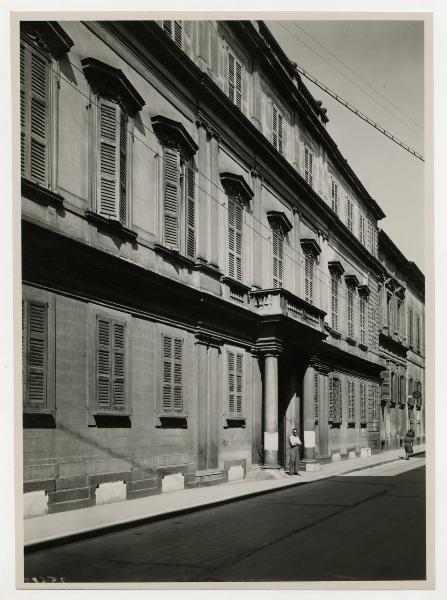 Milano - via Borgonuovo 23 - Palazzo Moriggia Pallavicini Radice De Marchi - facciata - scorcio