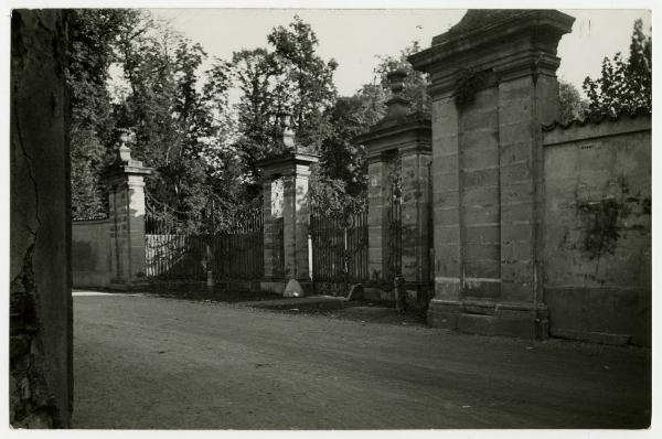 Cernusco sul Naviglio - Villa Biancani Greppi - Cancello