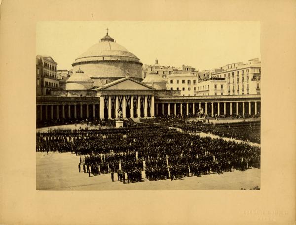 Napoli - Piazza del Plebiscito e Basilica reale pontificia di San Francesco di Paola - Parata militare