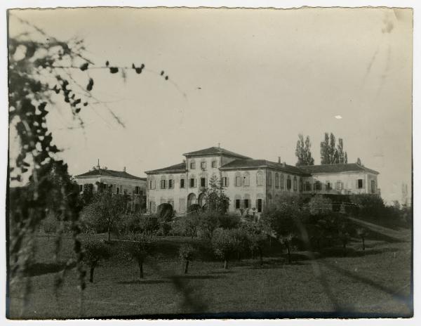 Lentate sul Seveso - Villa Raimondi Carpegna - Prospetto principale dal parco