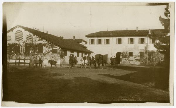 Ritratto di gruppo - Uomini e donna a cavallo - Castellazzo di Rho - Villa Scheibler