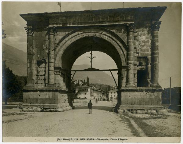 Aosta - Arco di Augusto - Facciata orientale