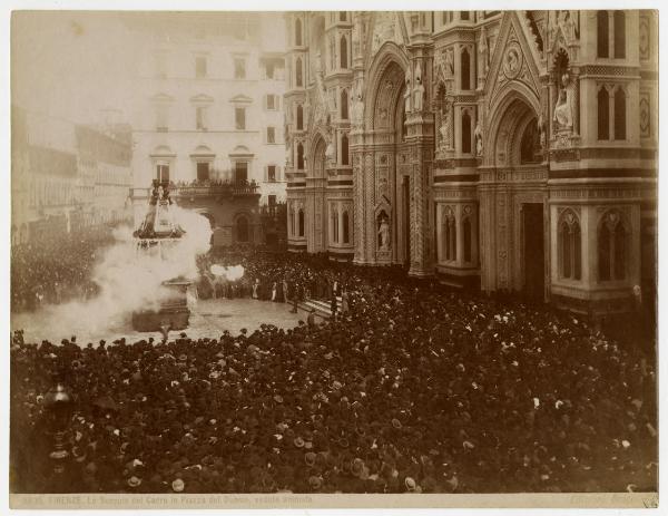 Firenze - Piazza del Duomo - Carro del Sabato Santo - Scoppio