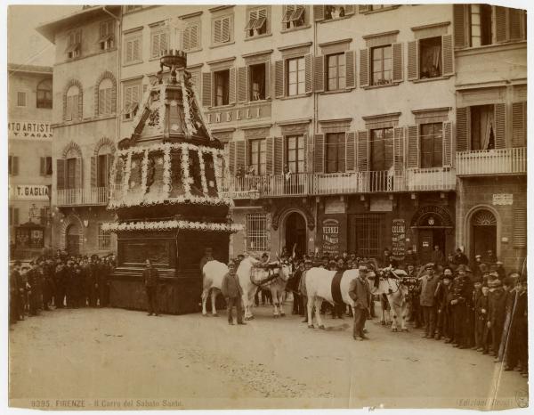 Firenze - Piazza del Duomo - Carro del Sabato Santo