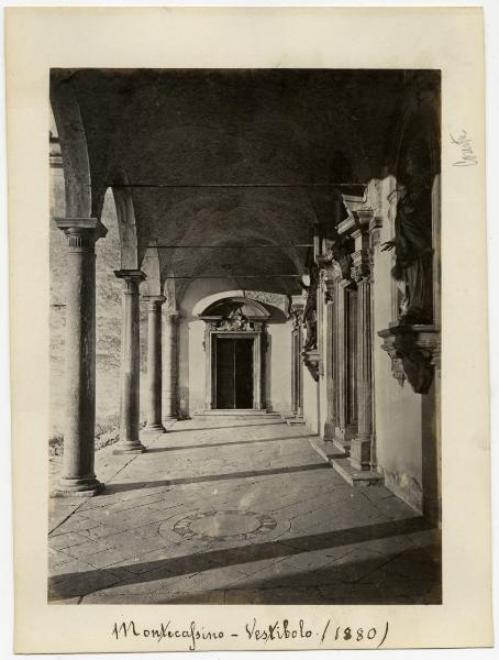 Cassino - Abbazia di Montecassino - Chiostro centrale - Vestibolo