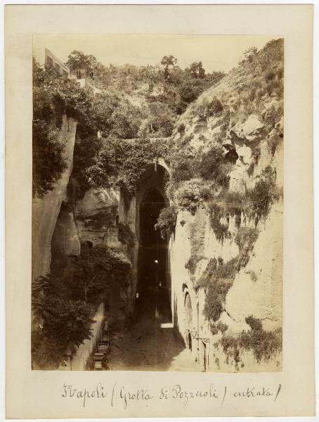 Napoli - Crypta Neapolitana o Grotta di Posillipo o Grotta di Virgilio - Ingresso