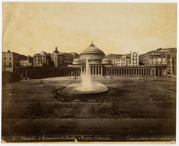 Napoli - Piazza del Plebiscito - Basilica reale pontificia di San Francesco di Paola - Fronte e Fontana del Serino