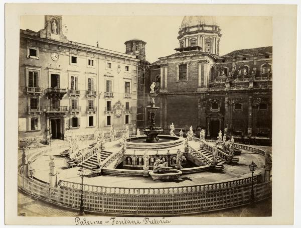 Palermo - Piazza Pretoria o Piazza della Vergogna - Fontana Pretoria e Palazzo Pretorio o Palazzo delle Aquile