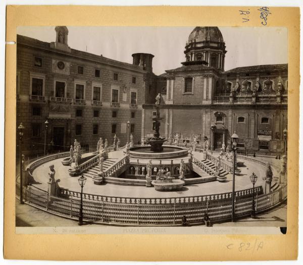 Palermo - Piazza Pretoria o Piazza della Vergogna - Fontana Pretoria e Palazzo Pretorio o Palazzo delle Aquile