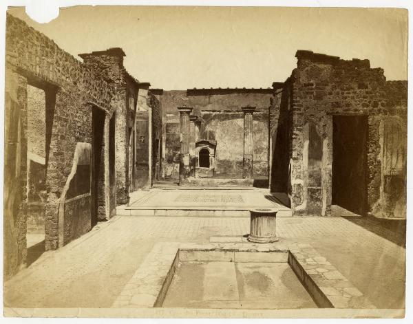 Sito archeologico - Pompei - Casa del Poeta Tragico - Atrio - Impluvium e pozzo
