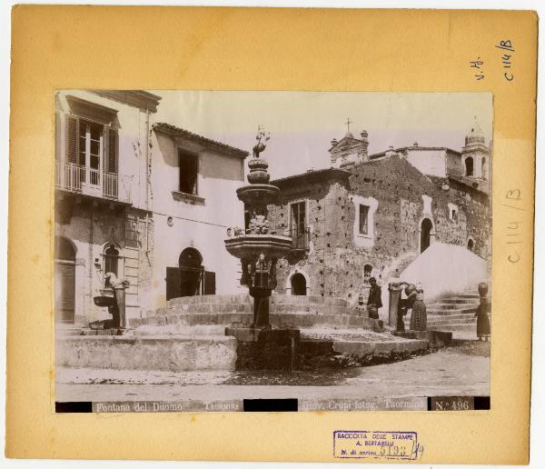 Taormina - Piazza del Duomo - Fontana del Minotauro