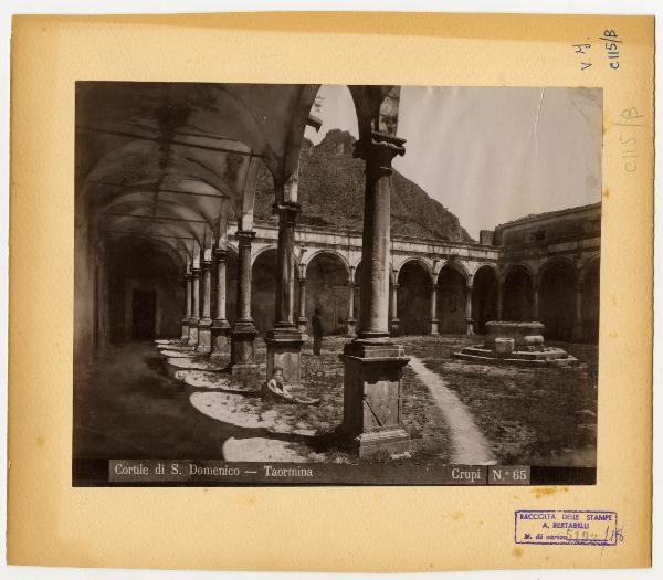 Taormina - Chiostro del Monastero di San Domenico