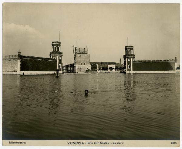 Venezia - Porta dell'Arsenale - Veduta dal mare