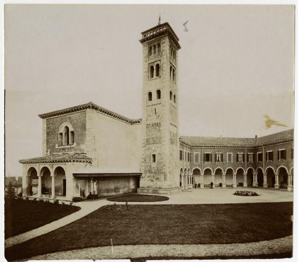 Cremella - Villa Sessa, già Vassalli e Kramer, ex Monastero - Cortile e torre quadrata