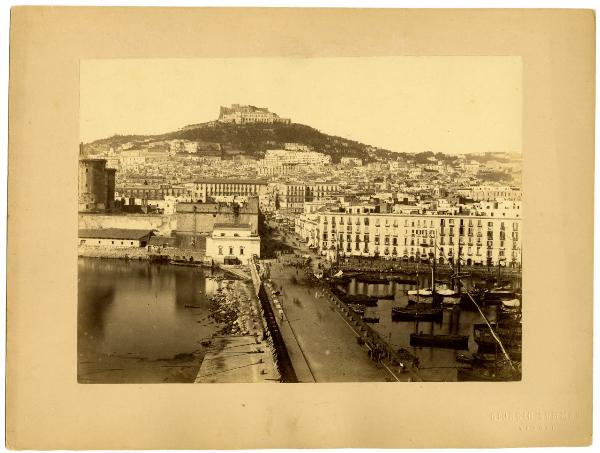 Napoli - Molo Angioino - Veduta della città e della collina del Vomero con Castel Sant'Elmo