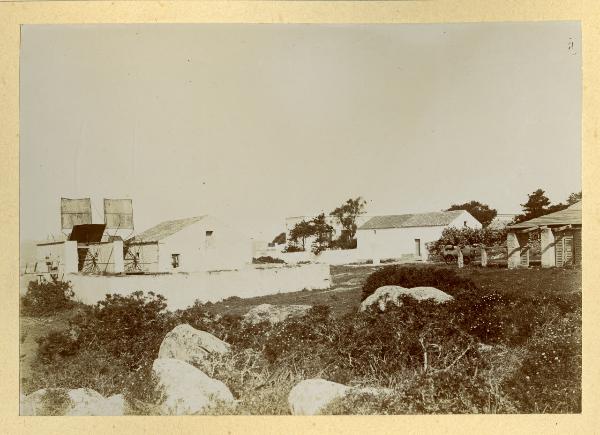 Caprera - Casa di Giuseppe Garibaldi - Mulini a vento - Fabbricati - Rocce - Vegetazione