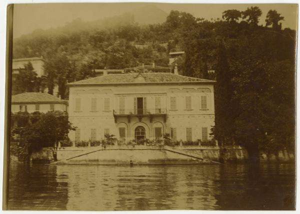 Veduta - Cernobbio (Como), Villa Pizzo, facciata sul lago.