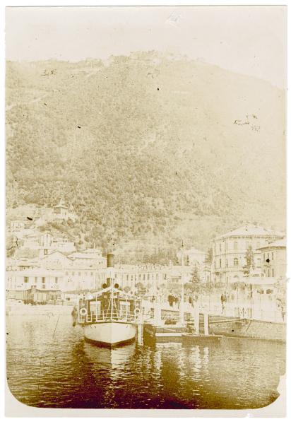 Veduta di Como - Ponte del porto e sullo sfondo la collina di Brunate