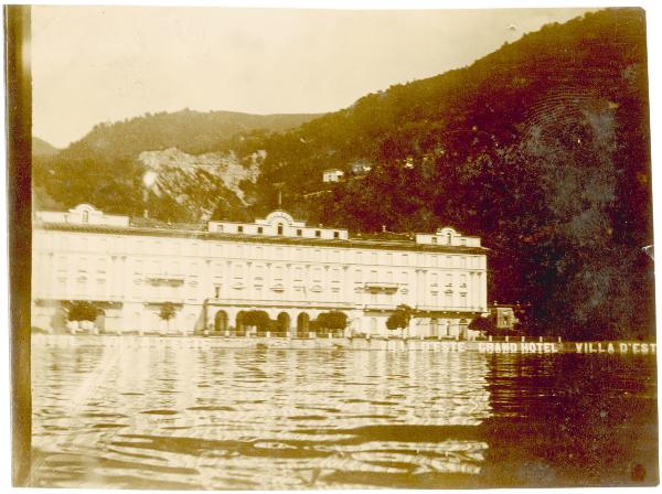 Cernobbio (Como) - Panorama di Villa d'Este vista dal lago