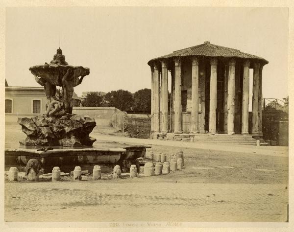 Roma - Foro Boario - Tempio di Ercole detto di Vesta e Fontana dei Tritoni