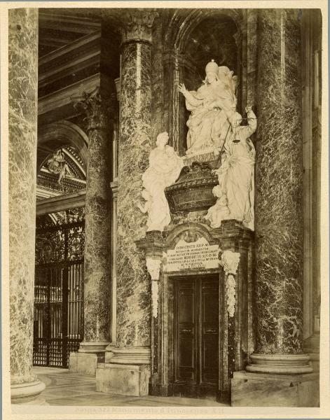 Gruppo scultoreo - Marmo - Monumento a Innocenzo XII - Ferdinando Fuga e Filippo Valle - Stato della Città del Vaticano - Basilica di San Pietro in Vaticano