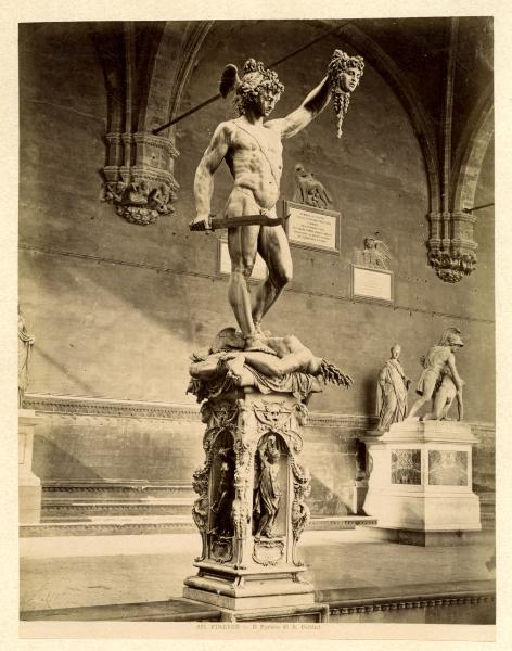 Scultura - Bronzo - Perseo con la testa di Medusa - 1545-1554 - Benvenuto Cellini - Firenze - Piazza della Signoria - Loggia della Signoria o dei Lanzi