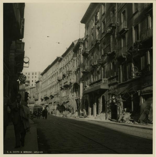 Milano - bombardamenti 1943 - corso Vittorio Emanuele - direzione Piazza San Babila