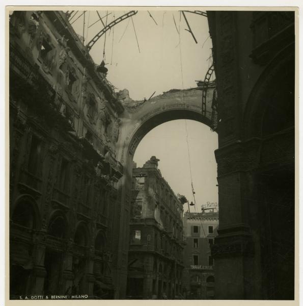 Milano - bombardamenti 1943 - Galleria Vittorio Emanuele