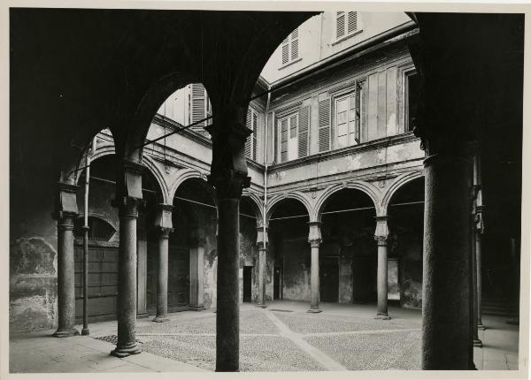 Milano - bombardamenti 1943 - Palazzo Pozzobonelli