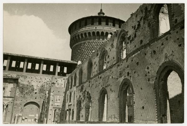 Milano - bombardamenti 1943 - Castello Sforzesco