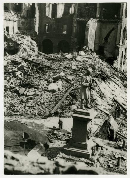 Milano - bombardamenti 1943 - Piazza S. Fedele