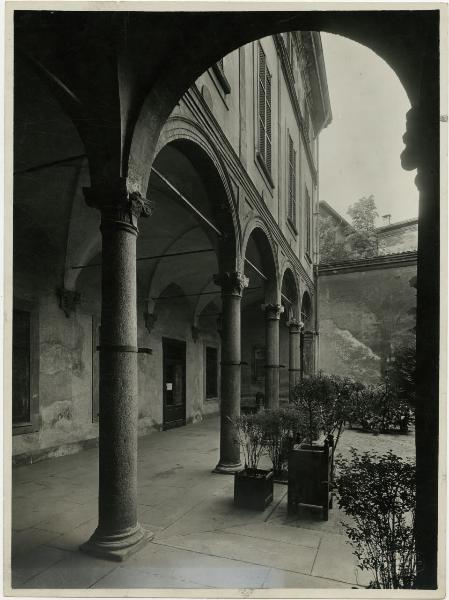 Milano - bombardamenti 1943 - via Borgonuovo 25 - Palazzo Landriani - Istituto Lombardo Accademia di Scienze e Lettere