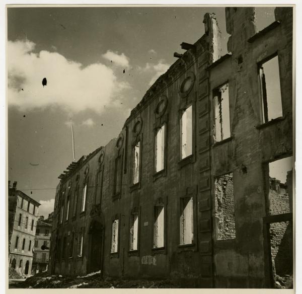 Milano - bombardamenti 1943 - casa già Visconti