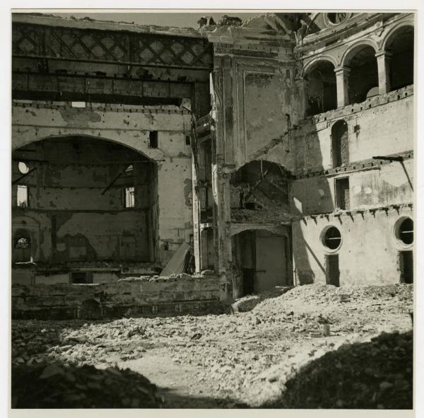 Milano - bombardamenti 1943 - Teatro dal Verme